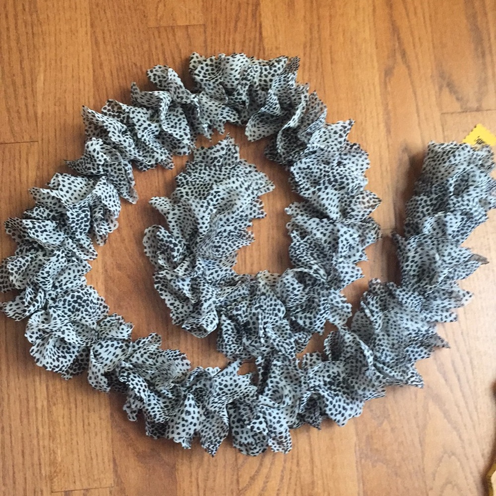 Animal print boa / scarf.